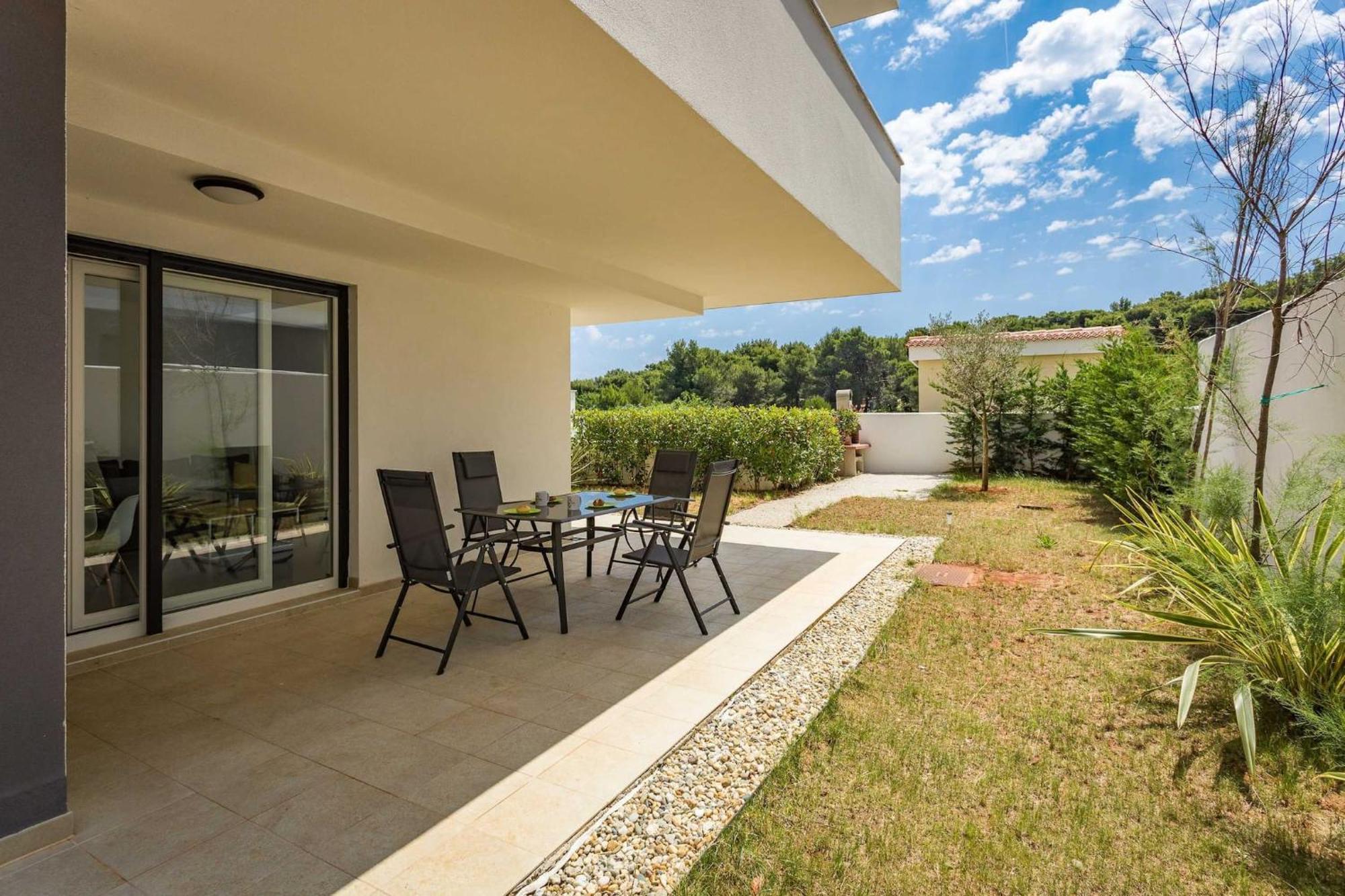 Apartments At Villa Frida เปรมันตูรา ภายนอก รูปภาพ