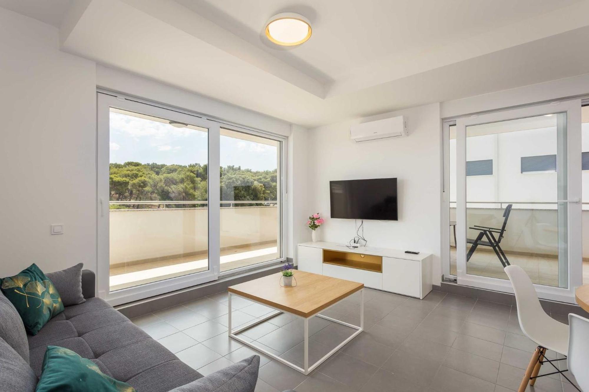 Apartments At Villa Frida เปรมันตูรา ภายนอก รูปภาพ