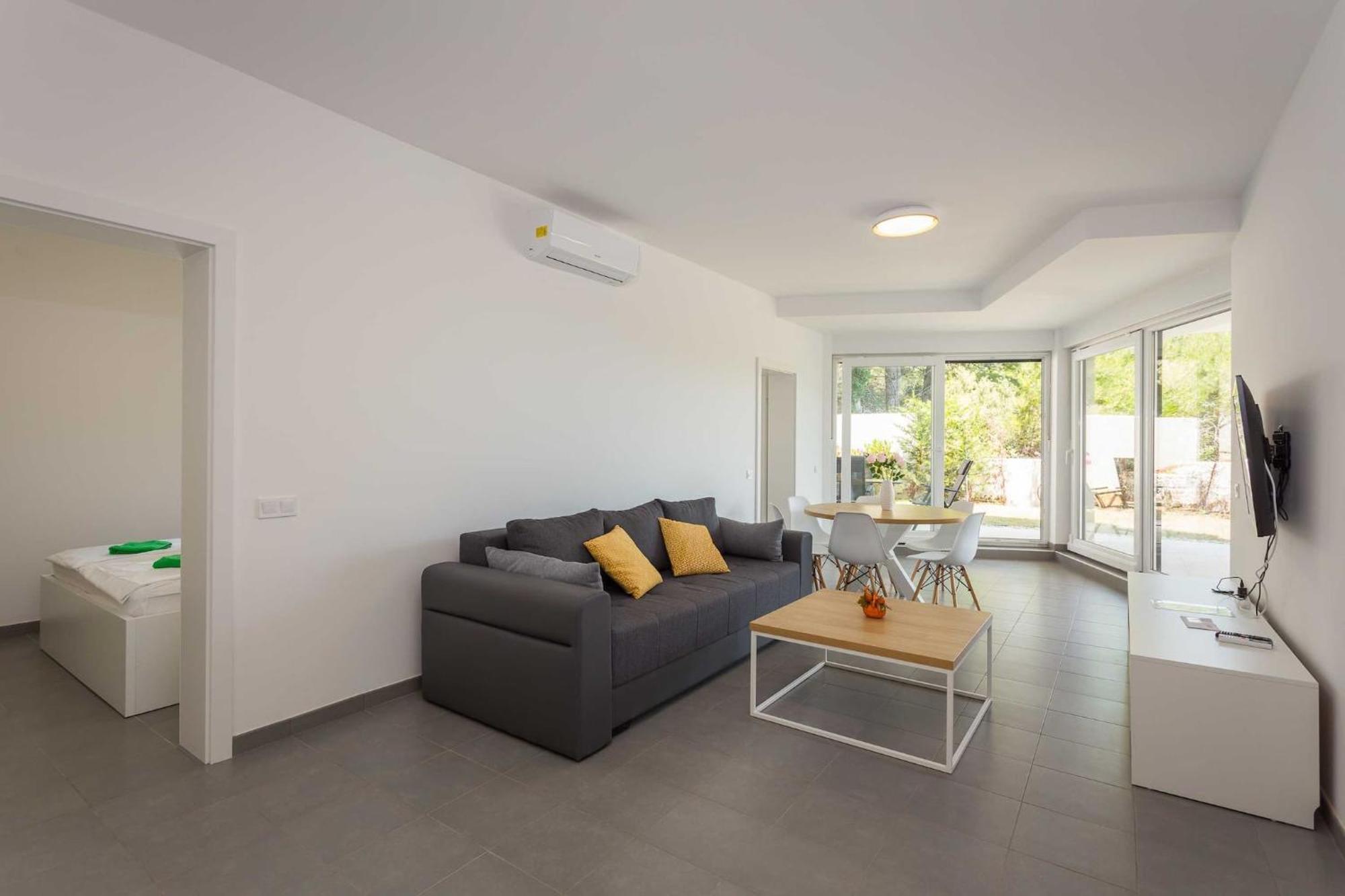 Apartments At Villa Frida เปรมันตูรา ภายนอก รูปภาพ