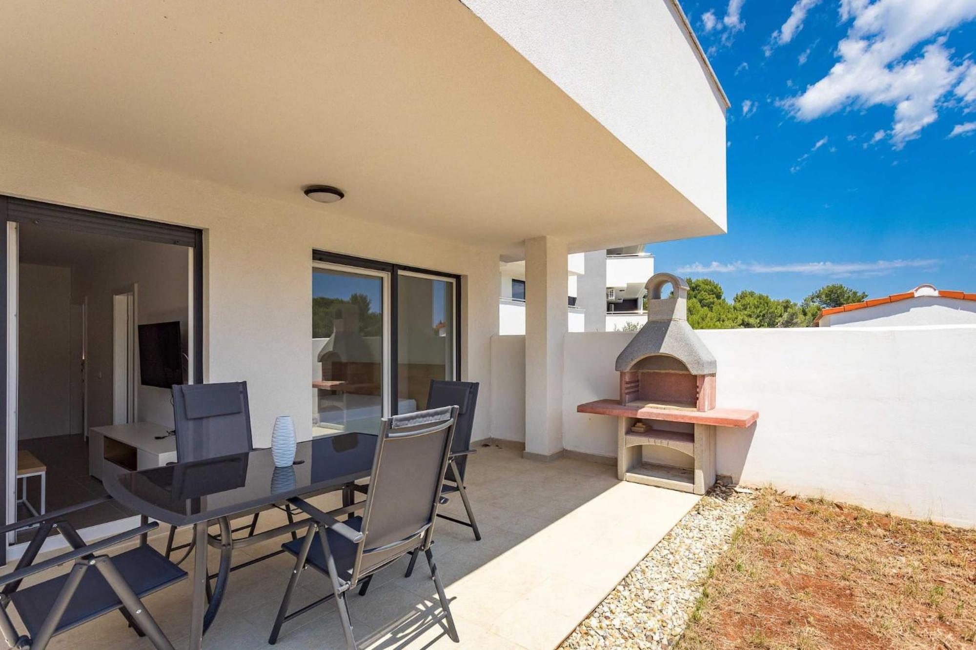 Apartments At Villa Frida เปรมันตูรา ภายนอก รูปภาพ